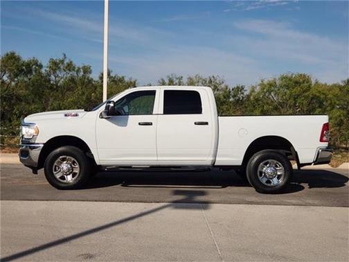 2024 RAM 2500 Tradesman Crew Cab 4x4 6'4' Box