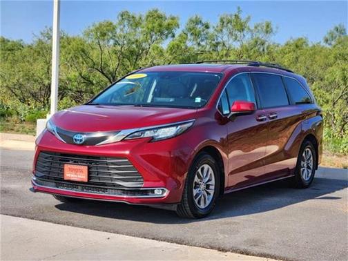 2022 Toyota Sienna XLE 8 Passenger
