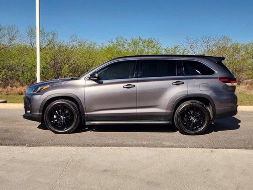 Predawn Gray Mica 2019 Toyota Highlander SE