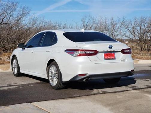 2020 Toyota Camry Hybrid XLE