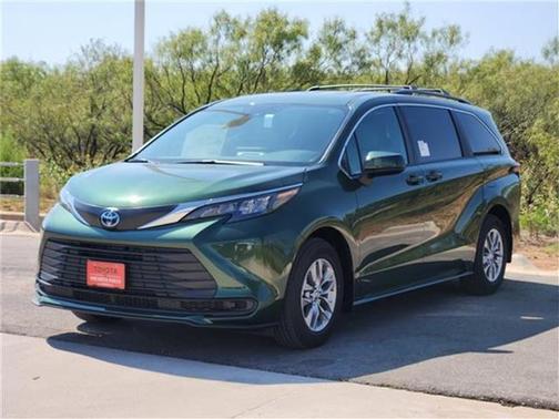 2025 Toyota Sienna LE
