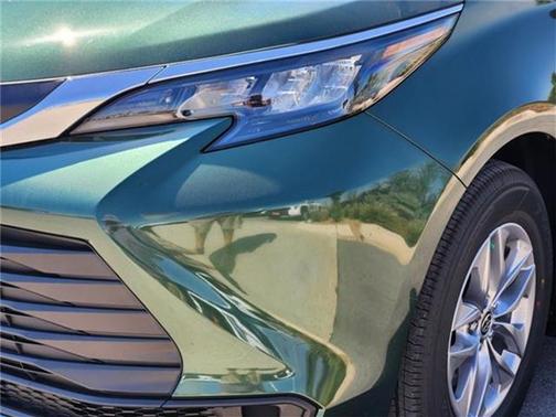 2025 Toyota Sienna LE