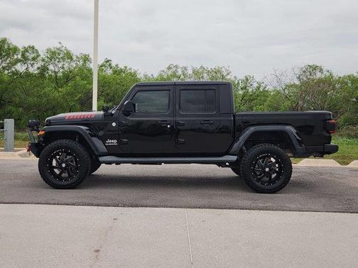 Black Clearcoat 2020 Jeep Gladiator Overland