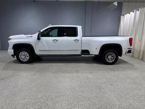 Summit White 2026 Chevrolet Silverado 3500 High Country DRW