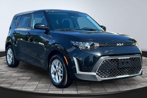 Black 2024 Kia Soul LX