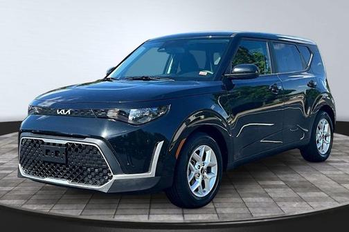 Black 2024 Kia Soul LX