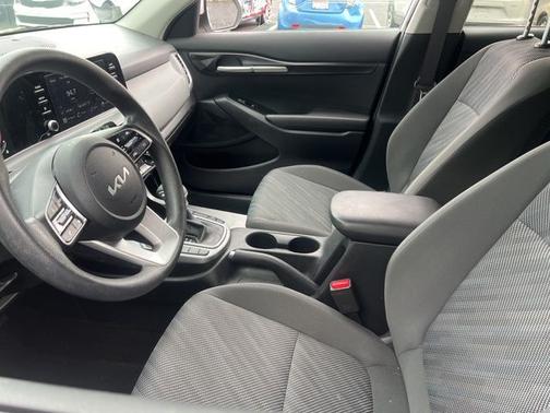 Snow White Pearl 2024 Kia Seltos LX