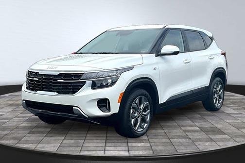Snow White Pearl 2024 Kia Seltos LX