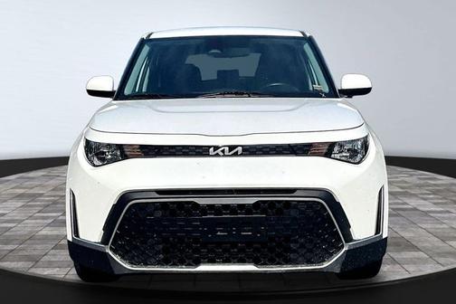 Snow White Pearl 2024 Kia Soul LX