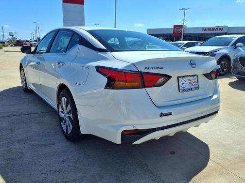 Glacier White 2024 Nissan Altima 2.5 S