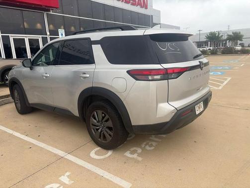 Brilliant Silver Metallic 2024 Nissan Pathfinder SV