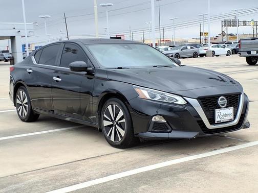 2022 Nissan Altima 2.5 SV