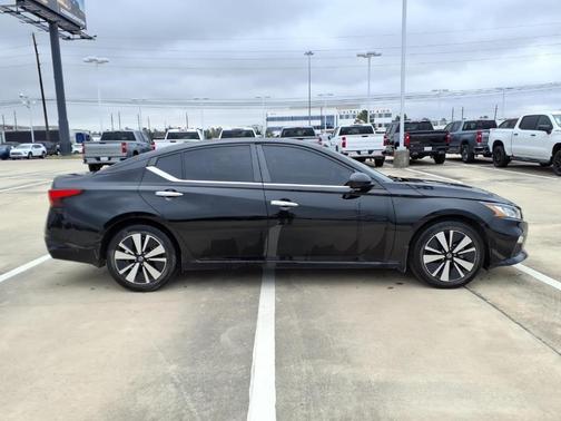 2022 Nissan Altima 2.5 SV