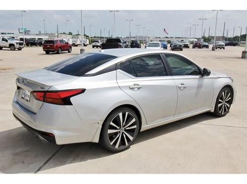 2022 Nissan Altima 2.5 SR