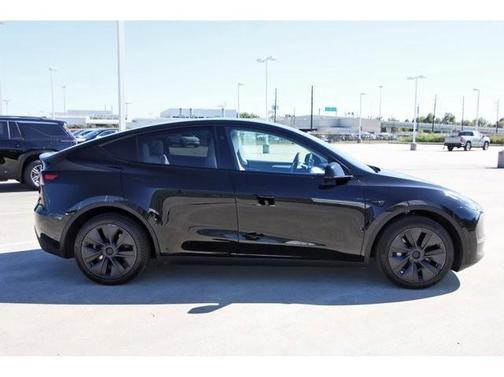 2025 Tesla Model Y Long Range