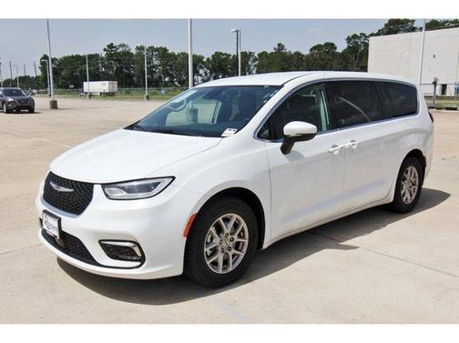 2023 Chrysler Pacifica Touring-L