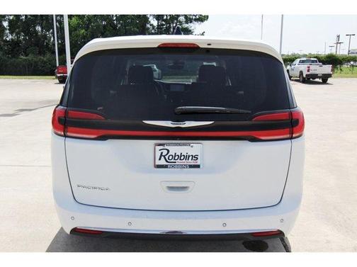 2023 Chrysler Pacifica Touring-L