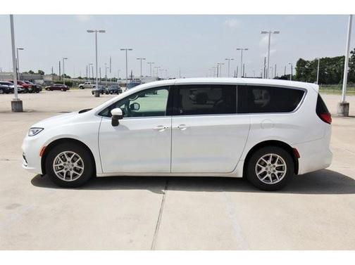 2023 Chrysler Pacifica Touring-L