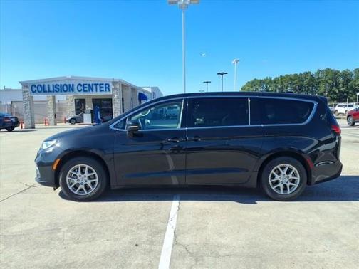 2024 Chrysler Pacifica Touring-L