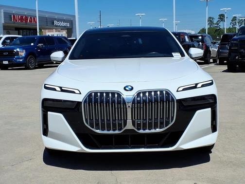 2023 BMW 740 i