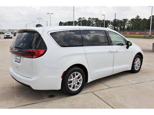 2023 Chrysler Pacifica Touring-L