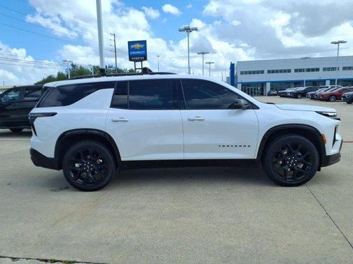 White 2024 Chevrolet Traverse RS