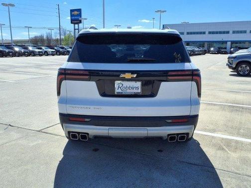 White 2025 Chevrolet Traverse LT