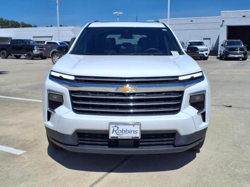 White 2025 Chevrolet Traverse LT