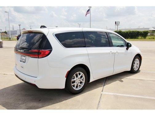 2023 Chrysler Pacifica Touring-L