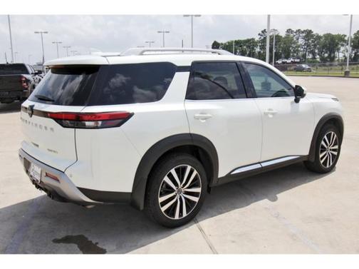 2024 Nissan Pathfinder Platinum