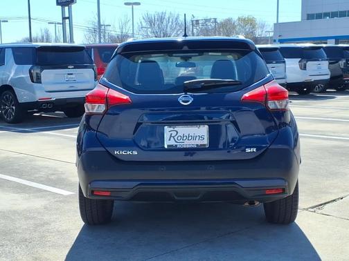 2020 Nissan Kicks SR