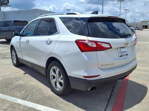 White 2018 Chevrolet Equinox 2LT