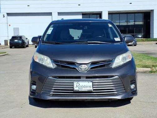 2019 Toyota Sienna XLE