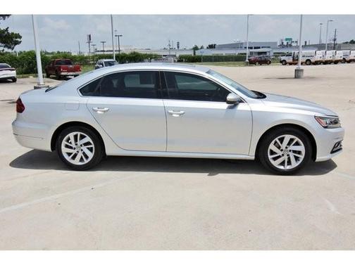 2018 Volkswagen Passat 2.0T SE