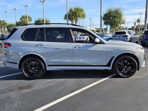 2024 BMW X7 