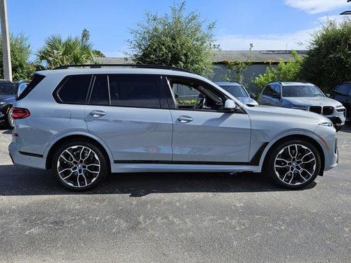 2024 BMW X7