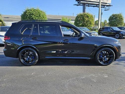 2023 BMW X7