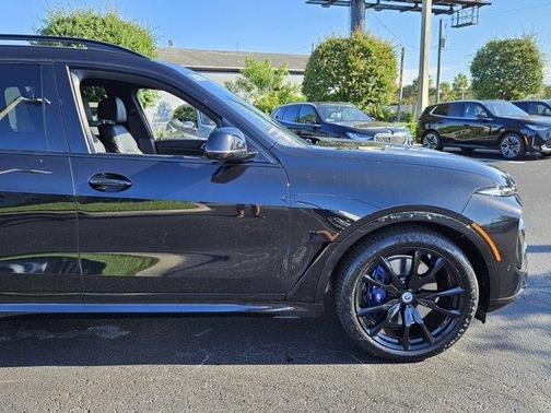 2023 BMW X7