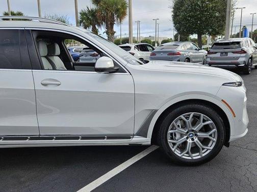 2023 BMW X7 