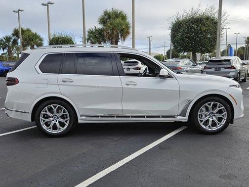 2023 BMW X7 