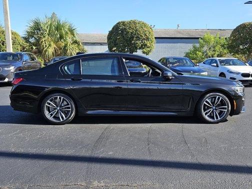2022 BMW 740