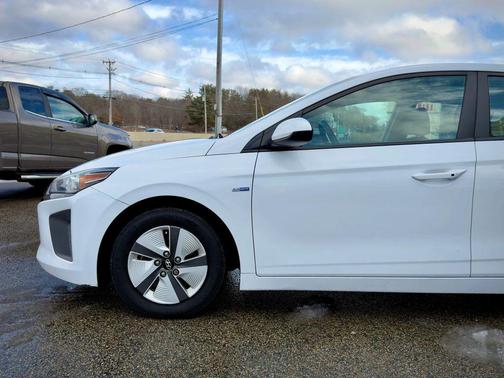 2017 Hyundai IONIQ Hybrid Blue