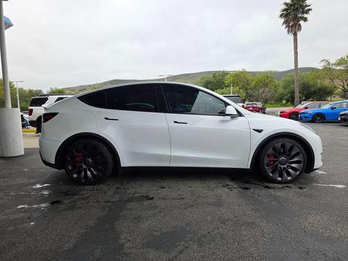 White 2024 Tesla Model Y Performance Dual Motor All-Wheel Drive