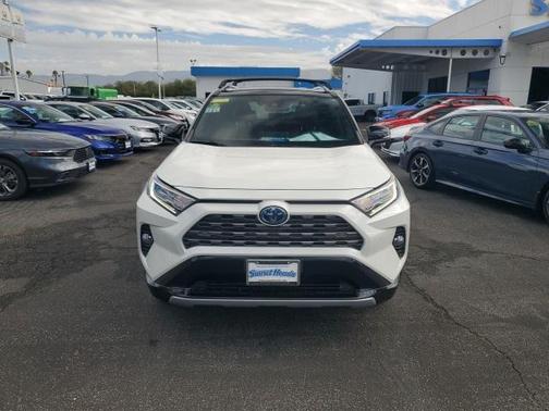 2020 Toyota RAV4 Hybrid SE