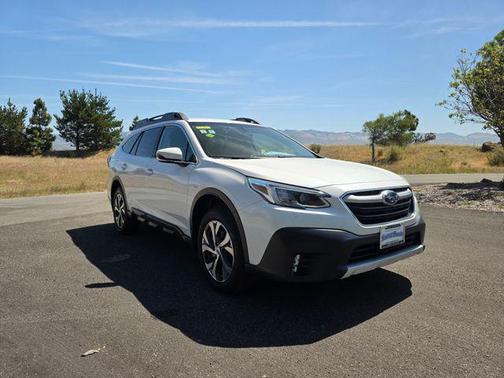 Crystal White Pearl 2022 Subaru Outback Limited