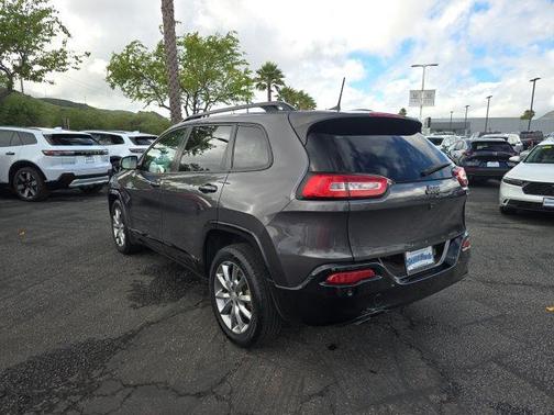 Granite Crystal Metallic Clearcoat 2018 Jeep Cherokee Latitude