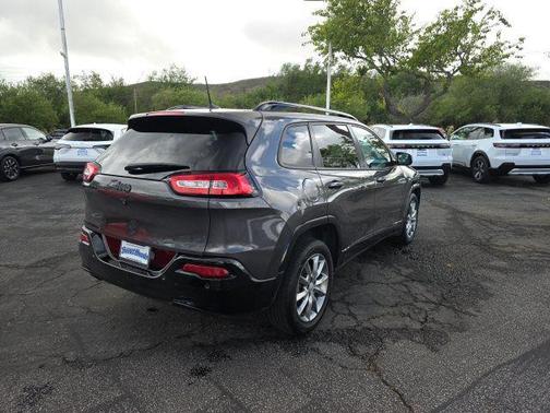 Granite Crystal Metallic Clearcoat 2018 Jeep Cherokee Latitude
