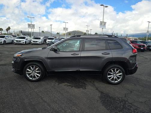 Granite Crystal Metallic Clearcoat 2018 Jeep Cherokee Latitude