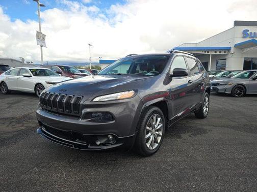 Granite Crystal Metallic Clearcoat 2018 Jeep Cherokee Latitude