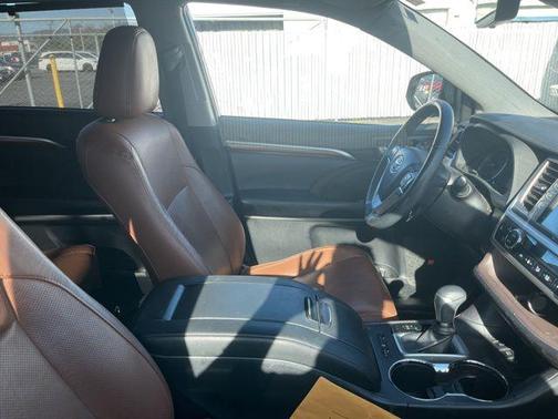 2019 Toyota Highlander Hybrid Platinum